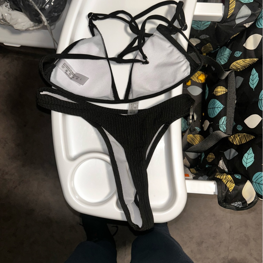 Bathing suits - Picture 2 of 4